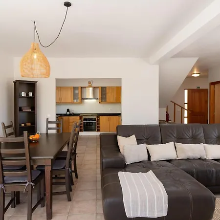 Σπίτι διακοπών With Outdoor Space - Moradia Felicidade Rocha Pxo Πόρτο Σάντο