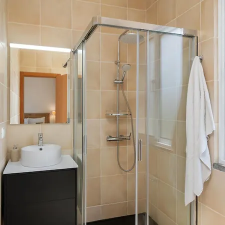 Moradia Felicidade Rocha Pxo By An Island *