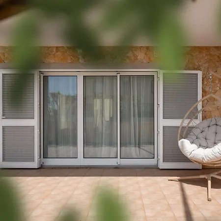 Moradia Felicidade Rocha Pxo By An Island Porto Santo