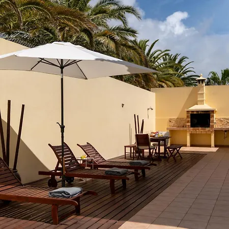 펜션 With Outdoor Space - Moradia Felicidade Rocha Pxo 포르투산투