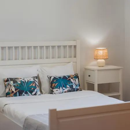 Semesterbostad Moradia Felicidade Rocha Pxo By An Island