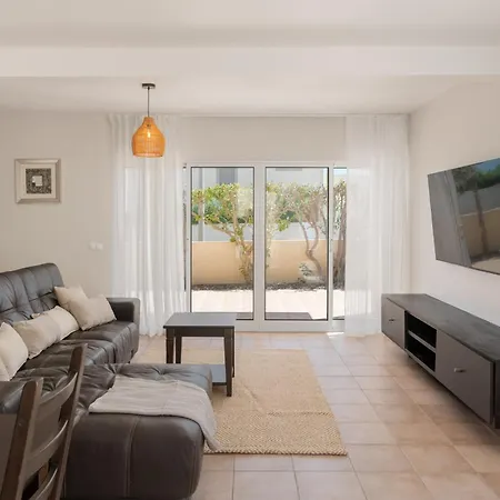 With Outdoor Space - Moradia Felicidade Rocha Pxo 펜션 *