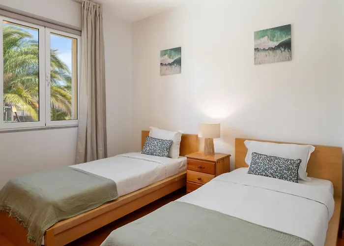 Moradia Felicidade Rocha Pxo By An Island Porto Santo