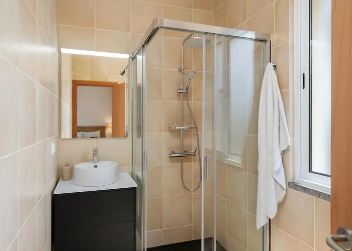 Moradia Felicidade Rocha Pxo By An Island *